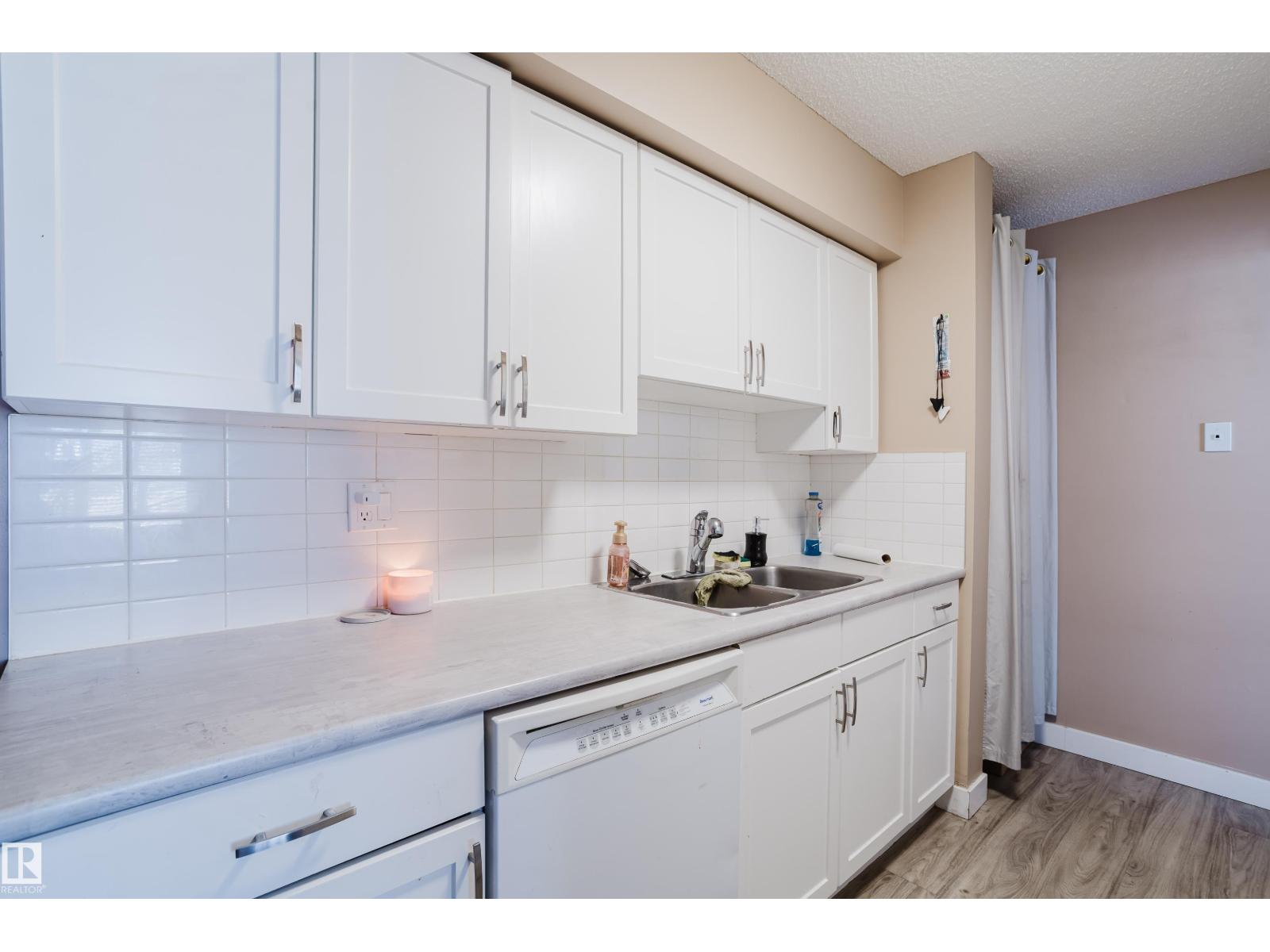 #8 14120 80 ST NW