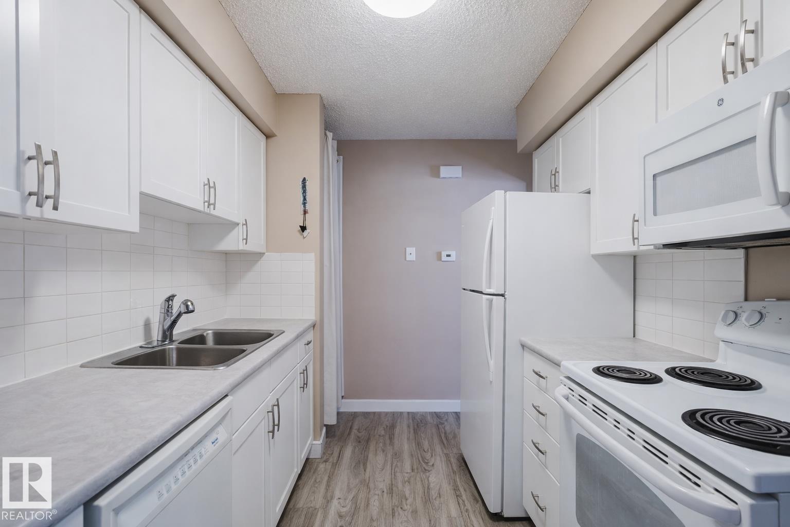#8 14120 80 ST NW