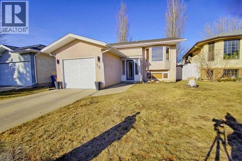 46 Heritage Crescent W Lethbridge AB T1k6X2
