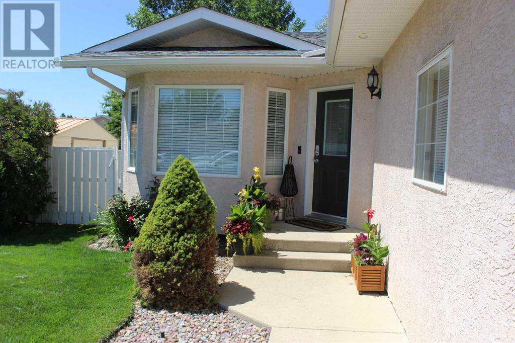 167 Mt Rundle Road W