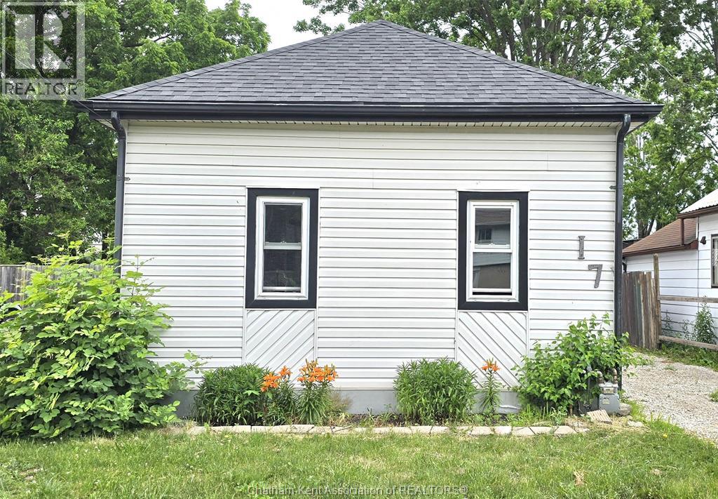 Photo 1 of 23 — 17 Taylor AVENUE, Chatham, ON N7L2T4
