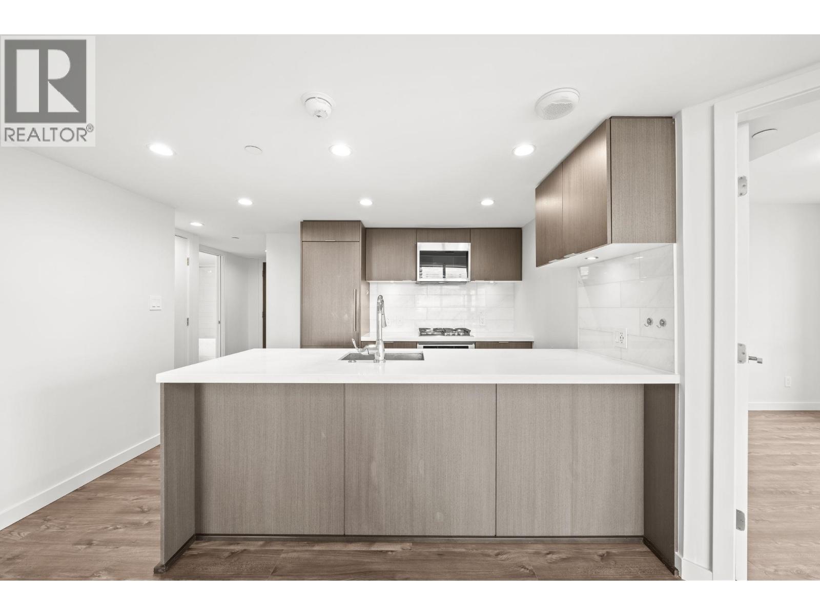 2407 8189 CAMBIE STREET