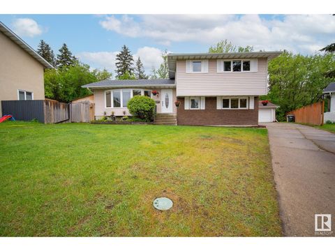 17 MANCHESTER DR Sherwood Park AB T8A0T3