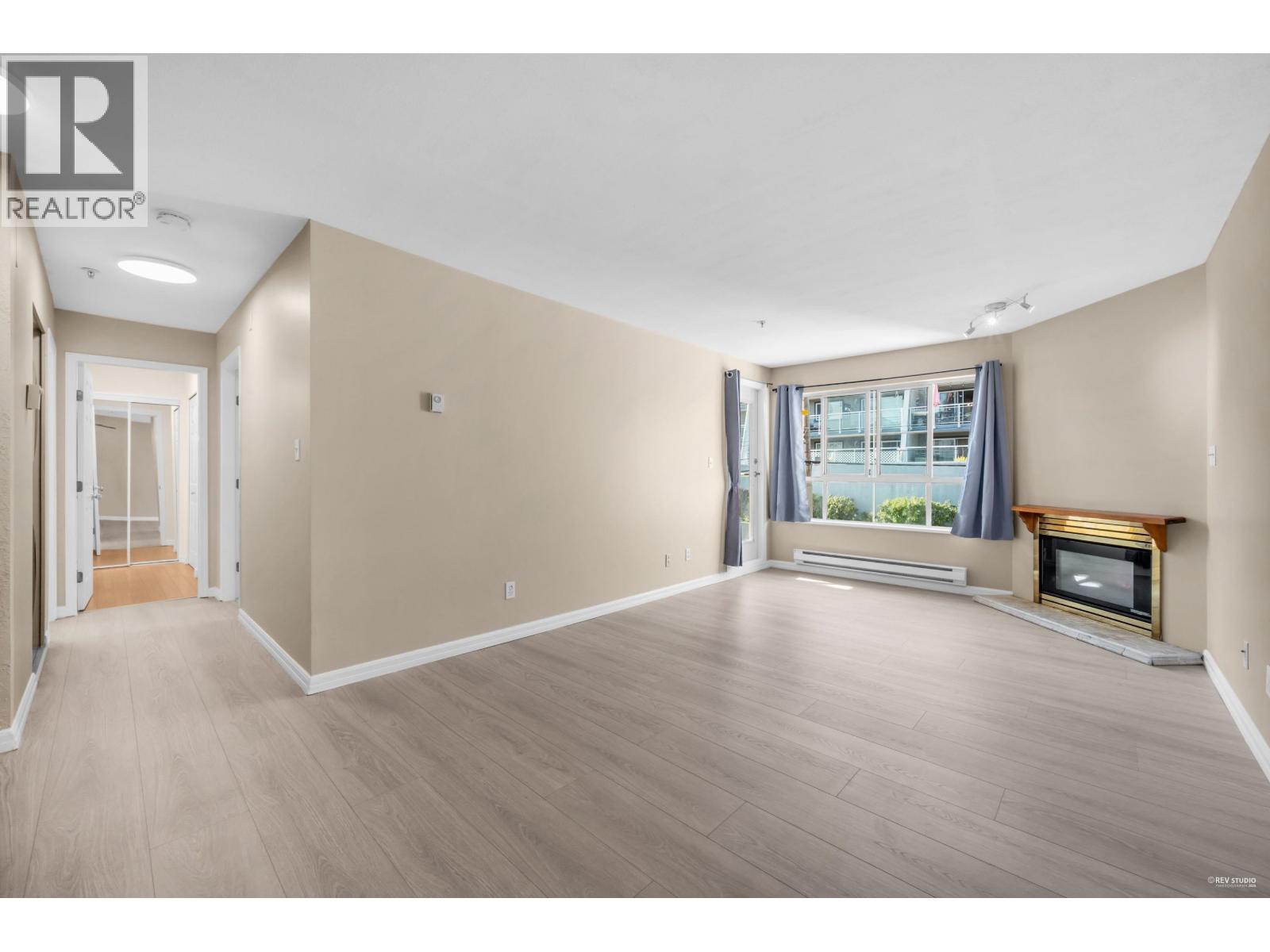 411 525 AGNES STREET