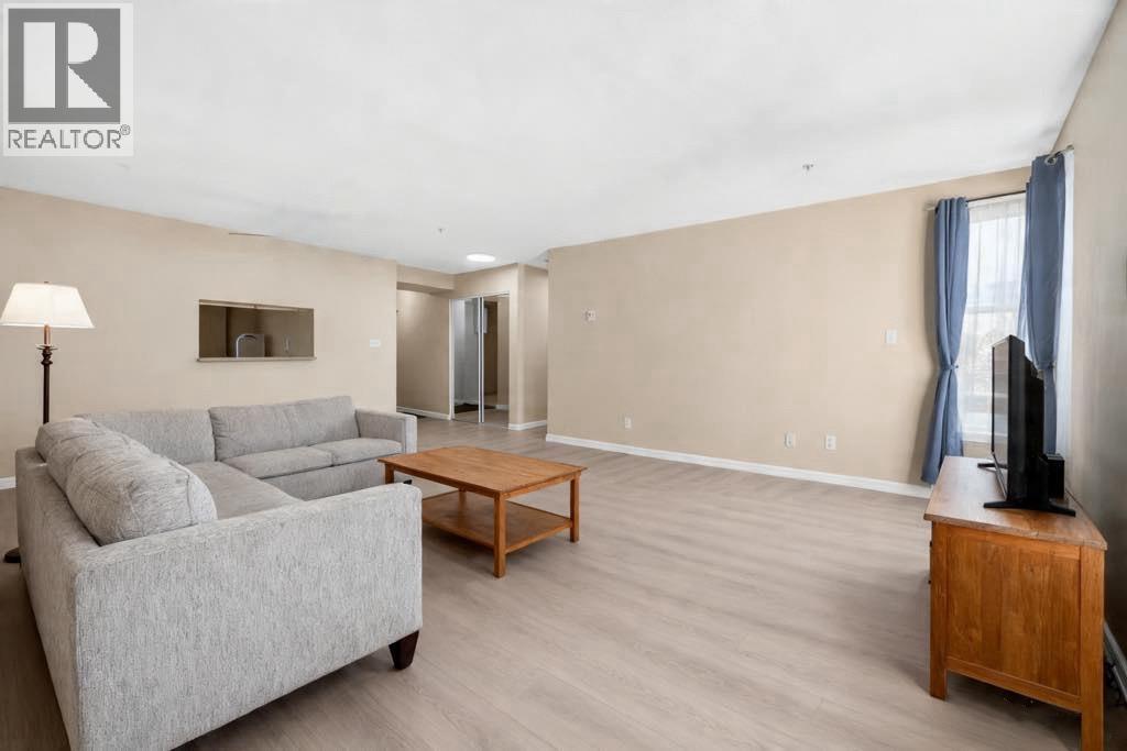 411 525 AGNES STREET