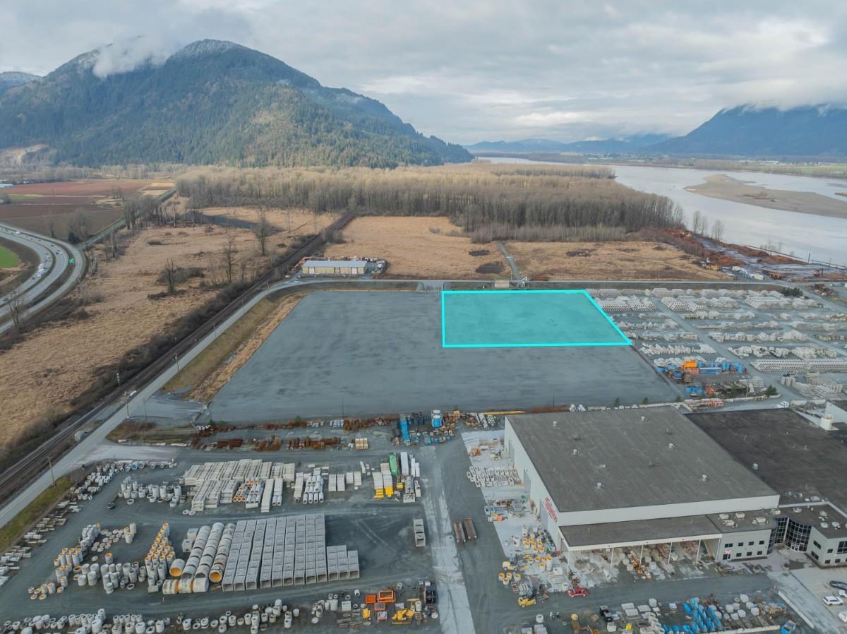 7652 CANNOR ROAD|West Chilliwack