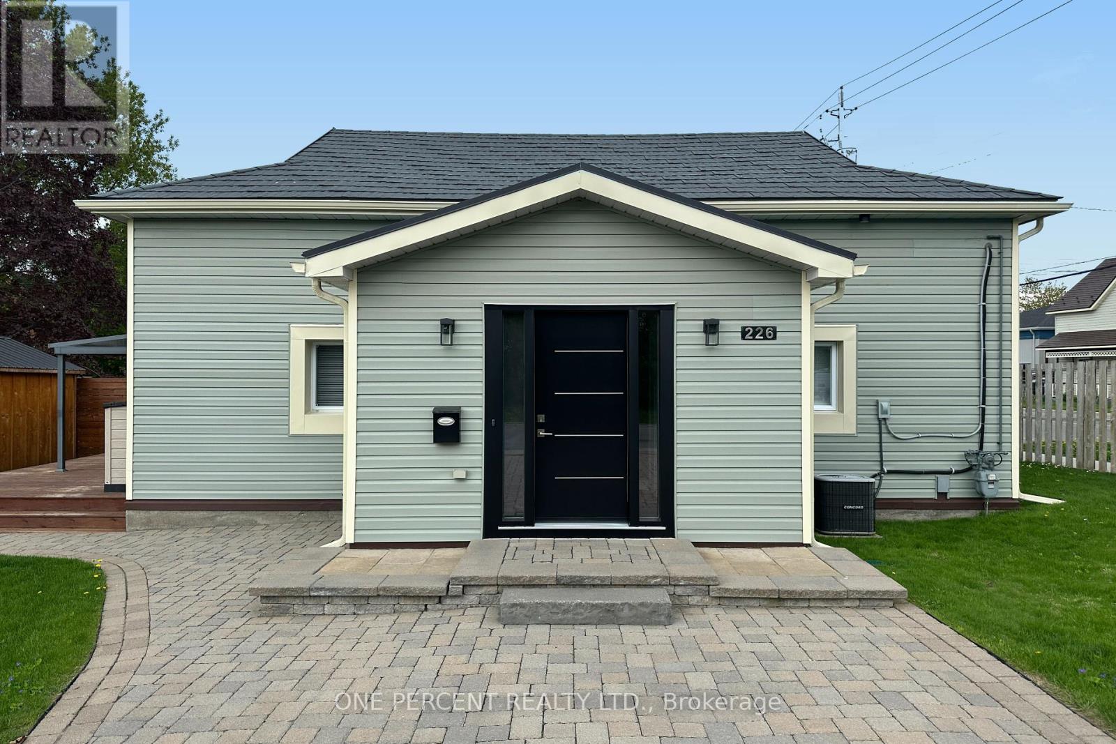 226 MCLAREN STREET