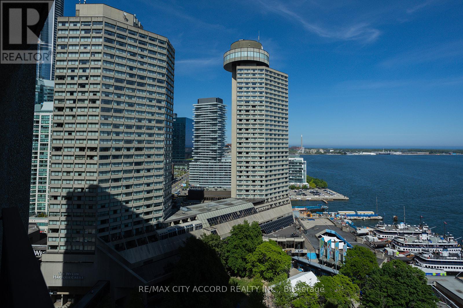 2018 - 33 HARBOUR SQUARE