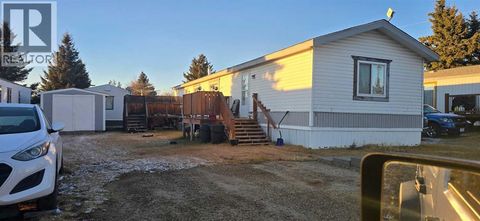 2 East Loop Joffre AB T4L2N2