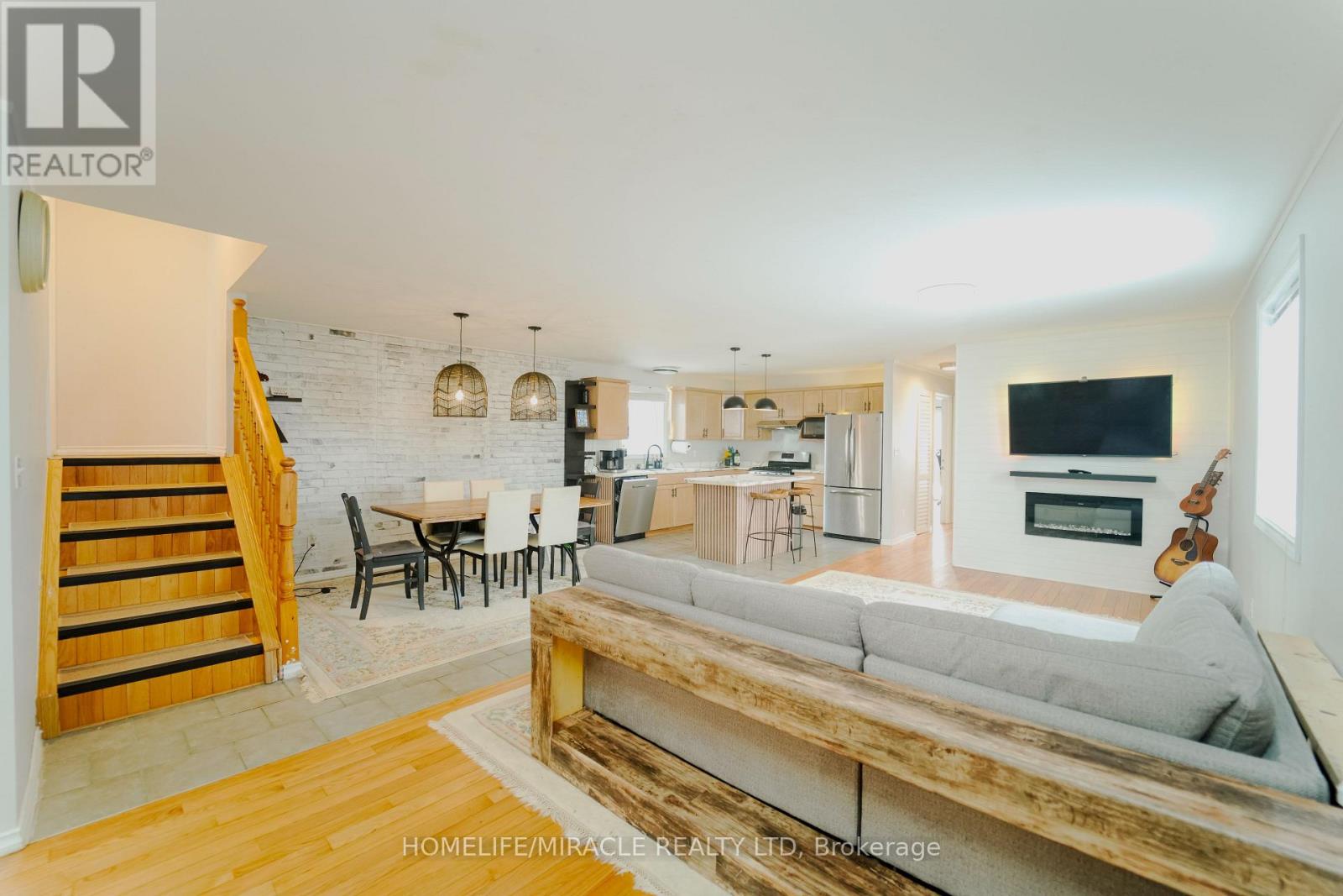 1537 LANGLOIS AVENUE