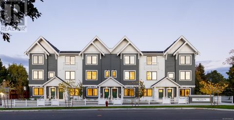 TH15 3450 Whittier Ave Saanich BC V8Z3R2