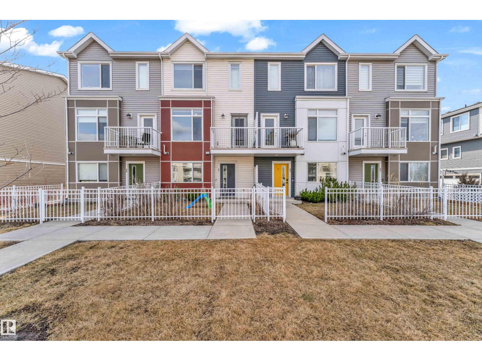 #61 215 SADDLEBACK RD NW