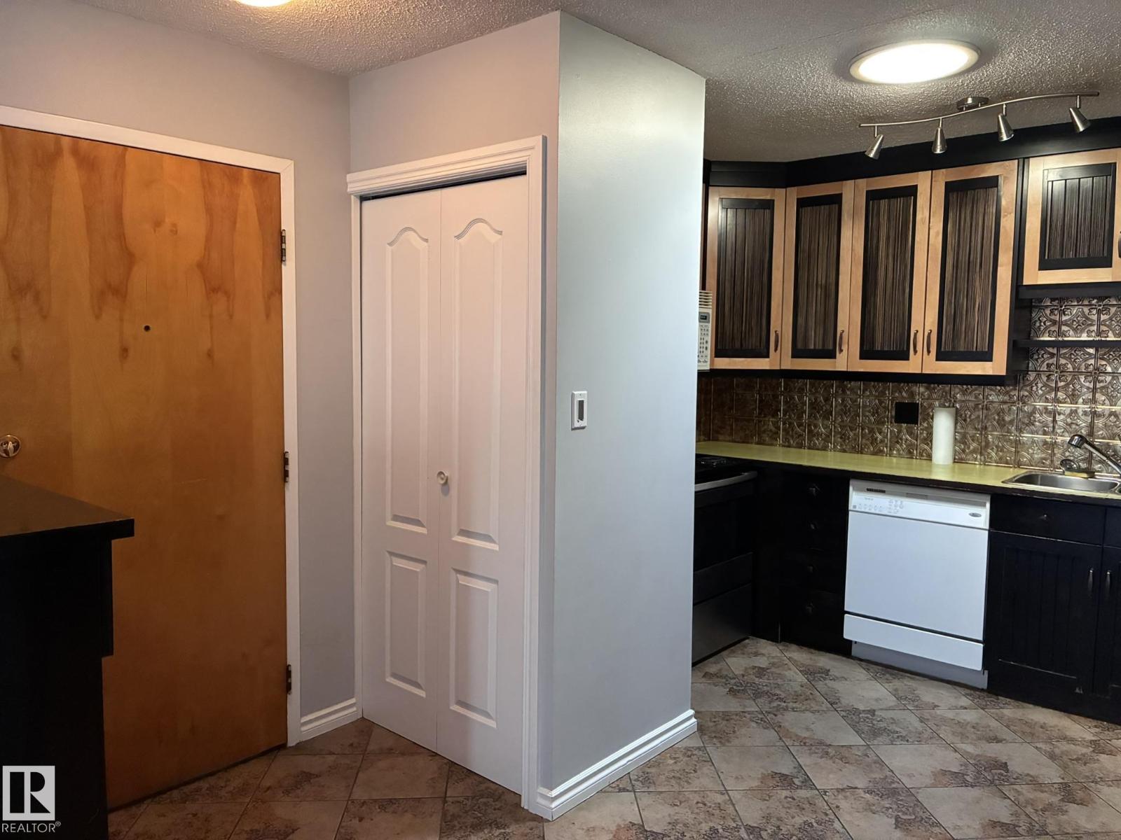 #17 10721 116 ST NW