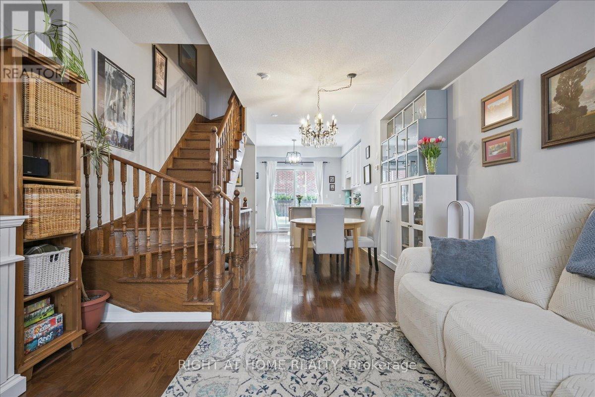 TH 2 - 101 THE QUEENSWAY AVENUE S