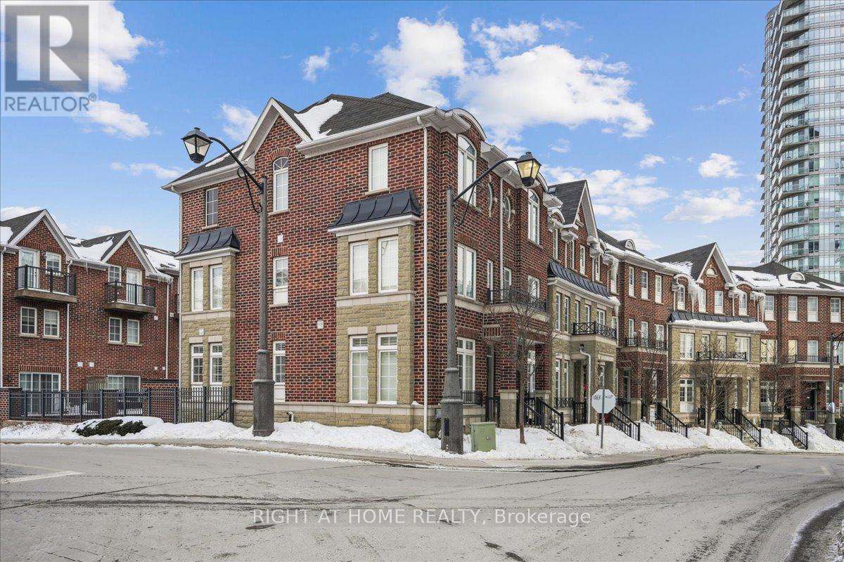 TH 2 - 101 THE QUEENSWAY AVENUE S