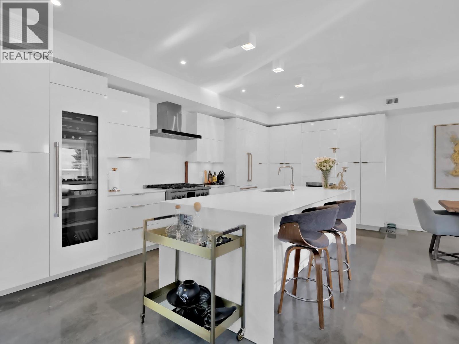 4071 Lakeshore Road Unit# 201