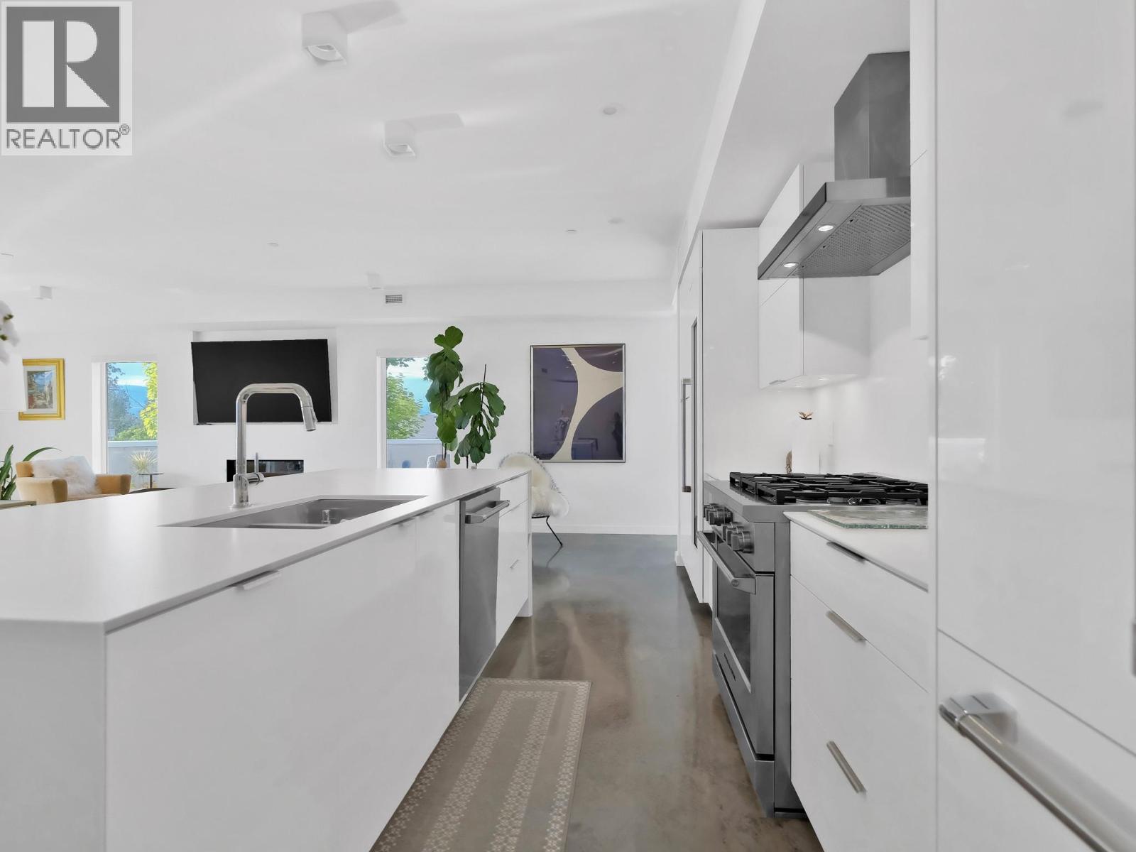 4071 Lakeshore Road Unit# 201