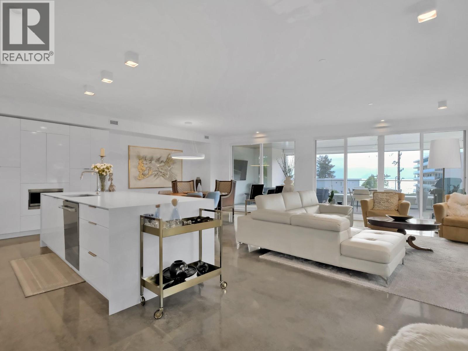 4071 Lakeshore Road Unit# 201