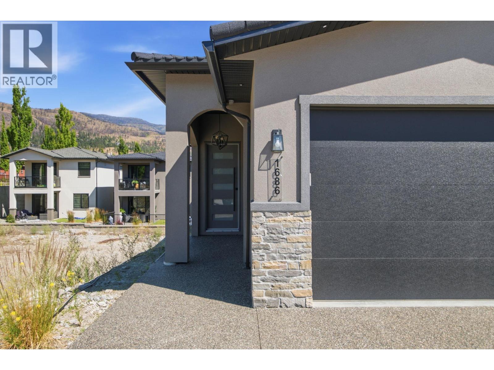 1686 Harbour View Crescent