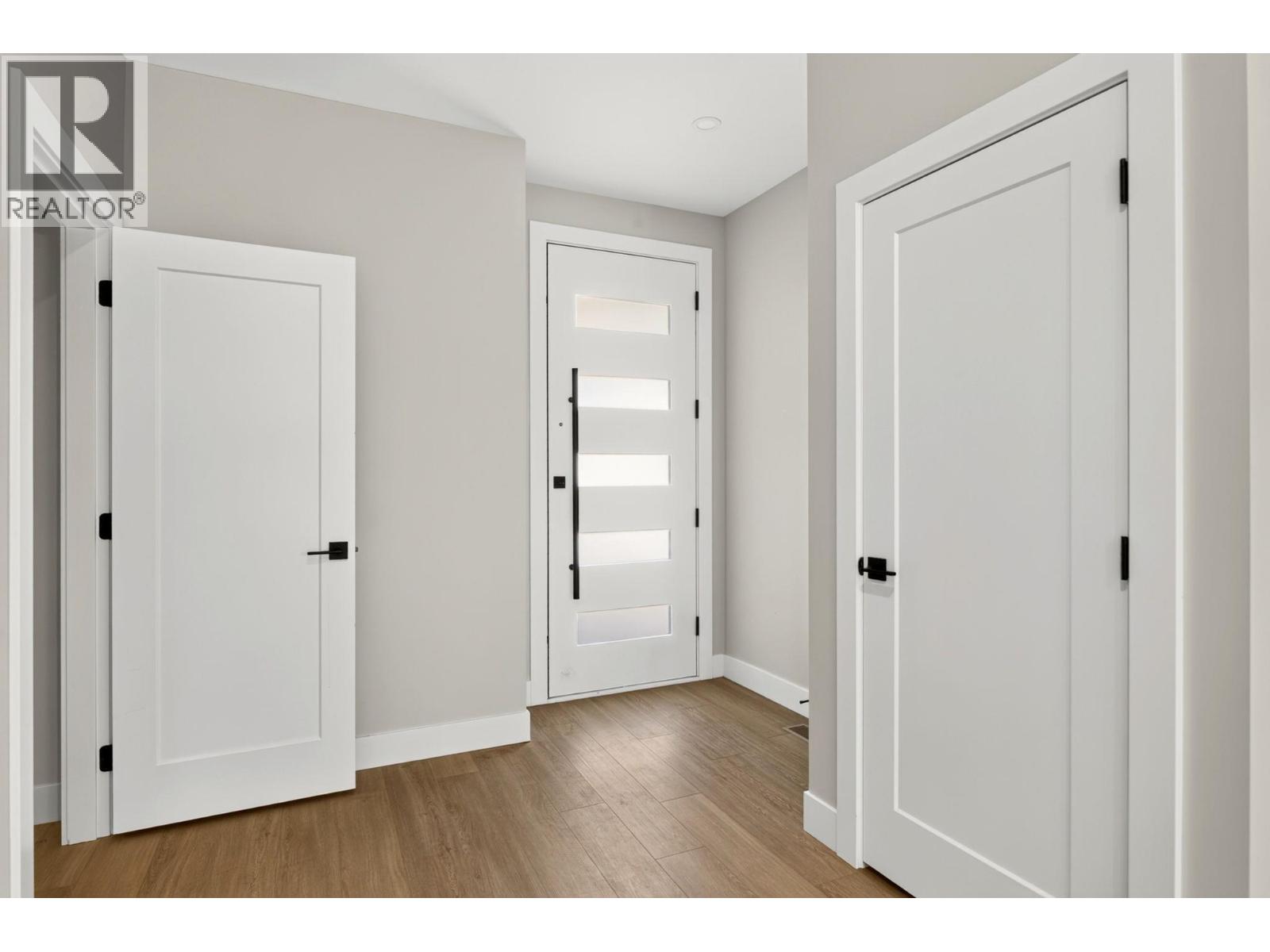 1686 Harbour View Crescent