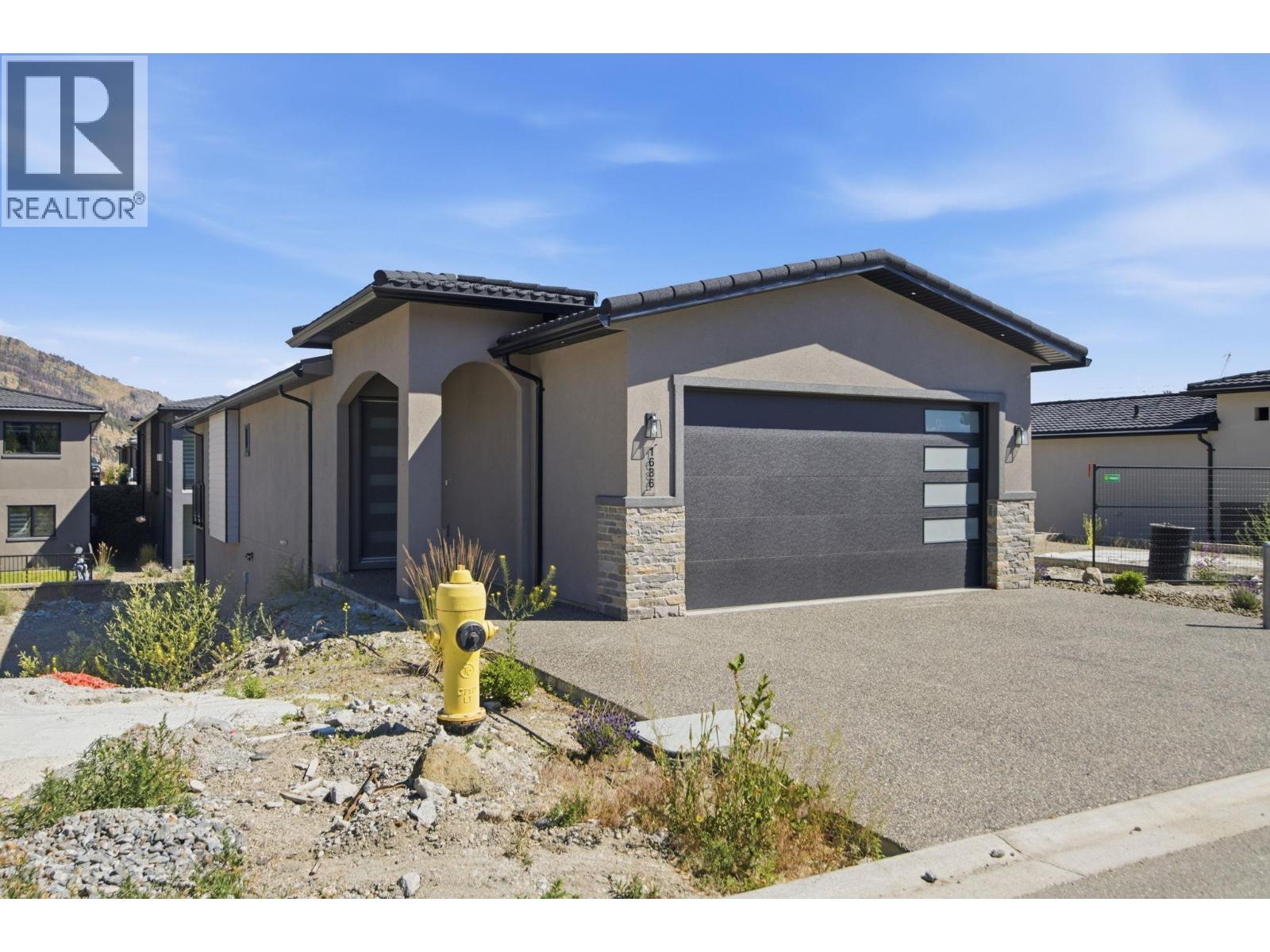1686 Harbour View Crescent
