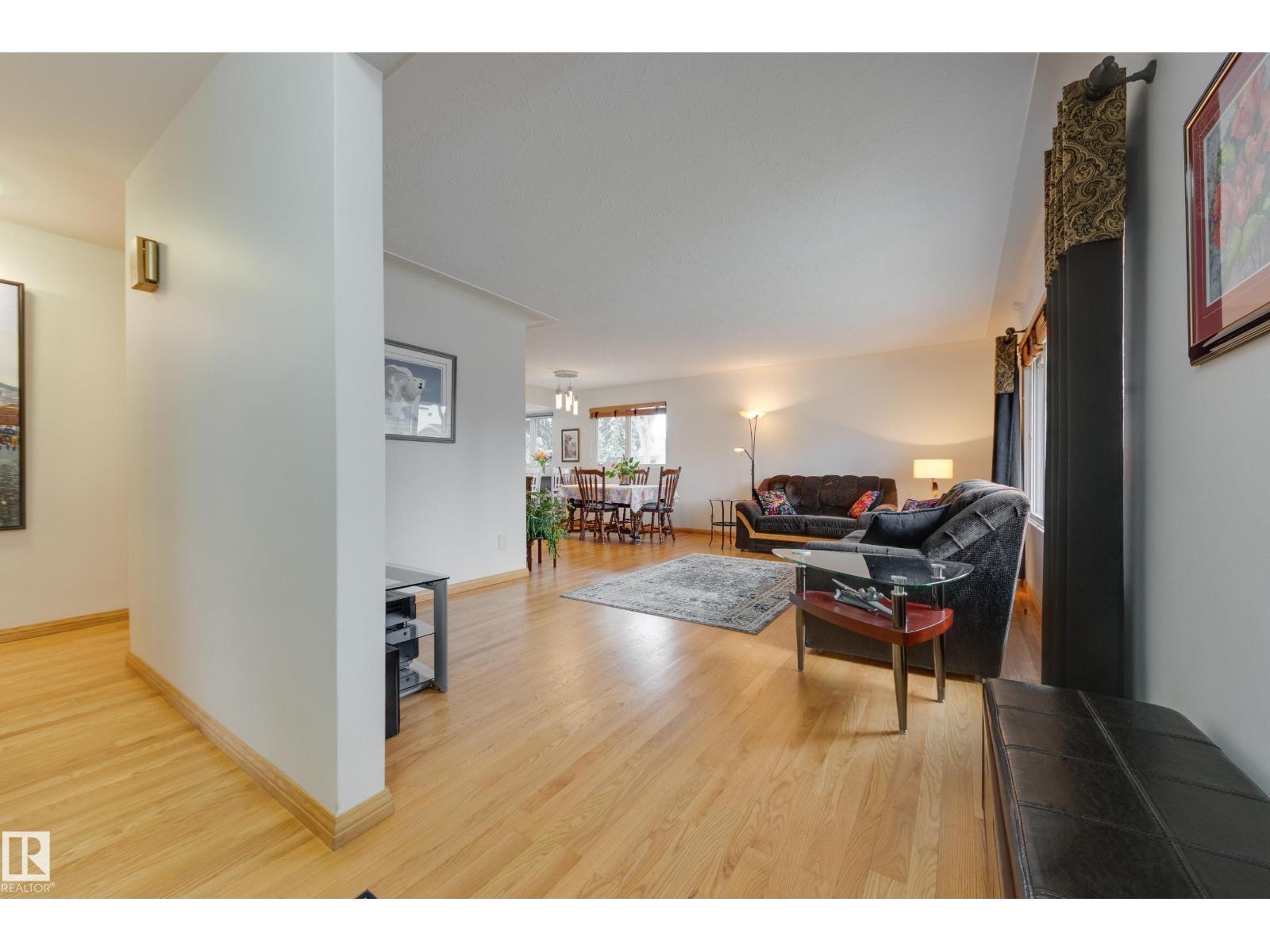 9503 77 ST NW