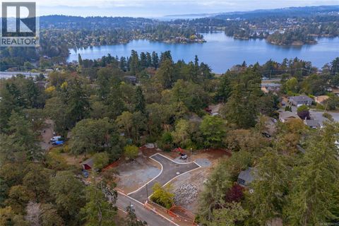 3805 Madaric Pl Saanich BC V8Z2N1