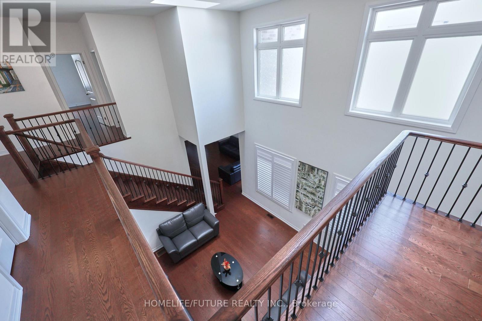 28 JINNAH AVENUE E