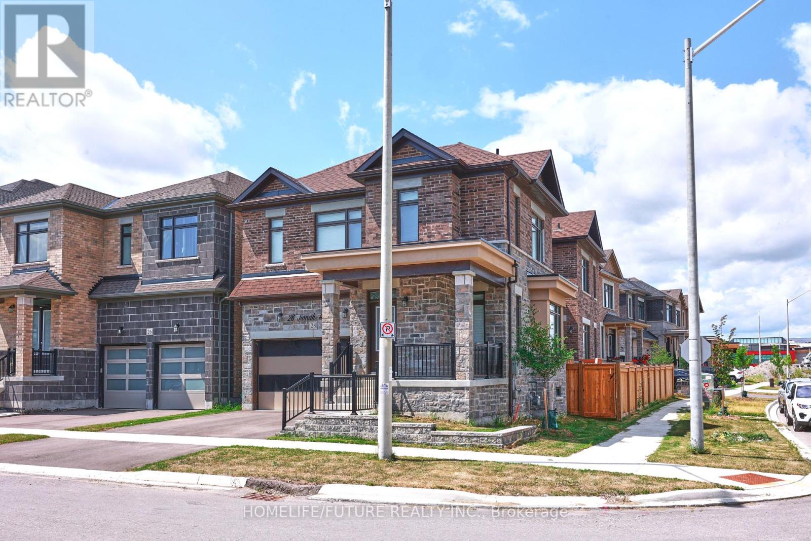 28 JINNAH AVENUE E