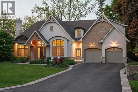 209 DONESSLE Drive Oakville ON L6J3Y7