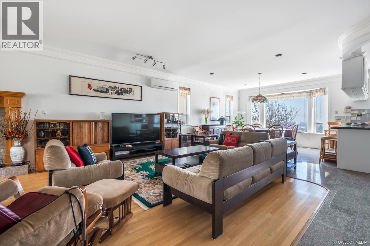 2154 BURQUITLAM DRIVE