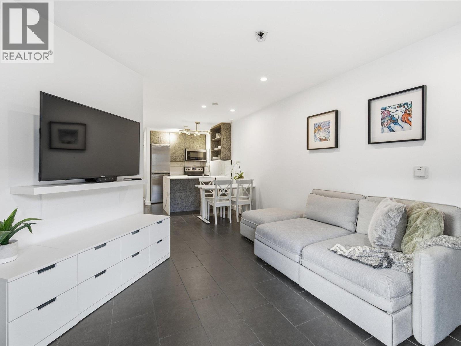 243 4350 LORIMER ROAD