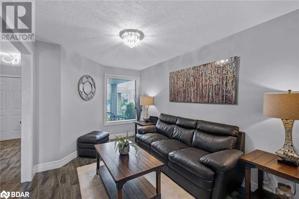 175 HOLLYRIDGE Crescent