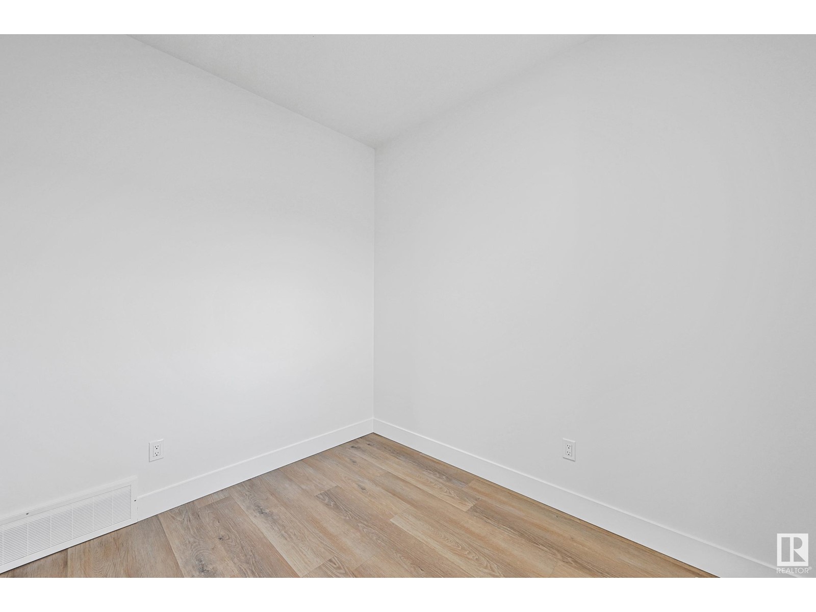 171 Savoy CR