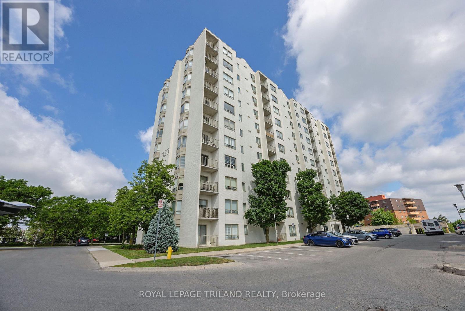 Photo 1 of 30 — 105 - 333 COMMISSIONERS ROAD W Unit 105, London South (South D), ON N6J4X7