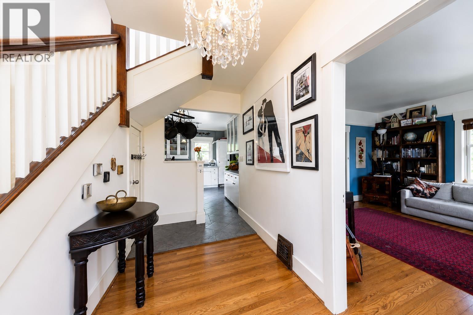 364 E 14TH STREET
