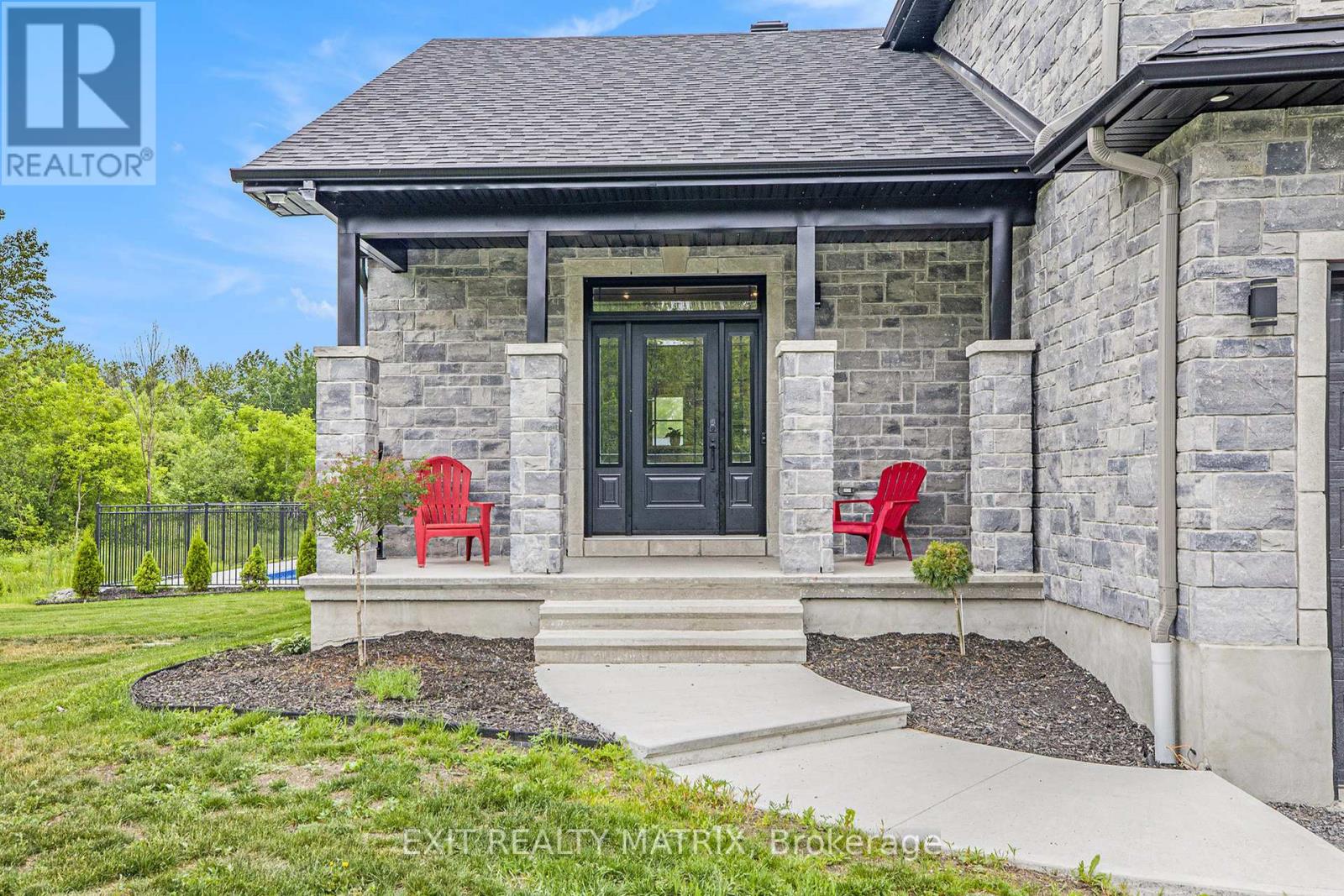 3253 MAISONNEUVE ROAD