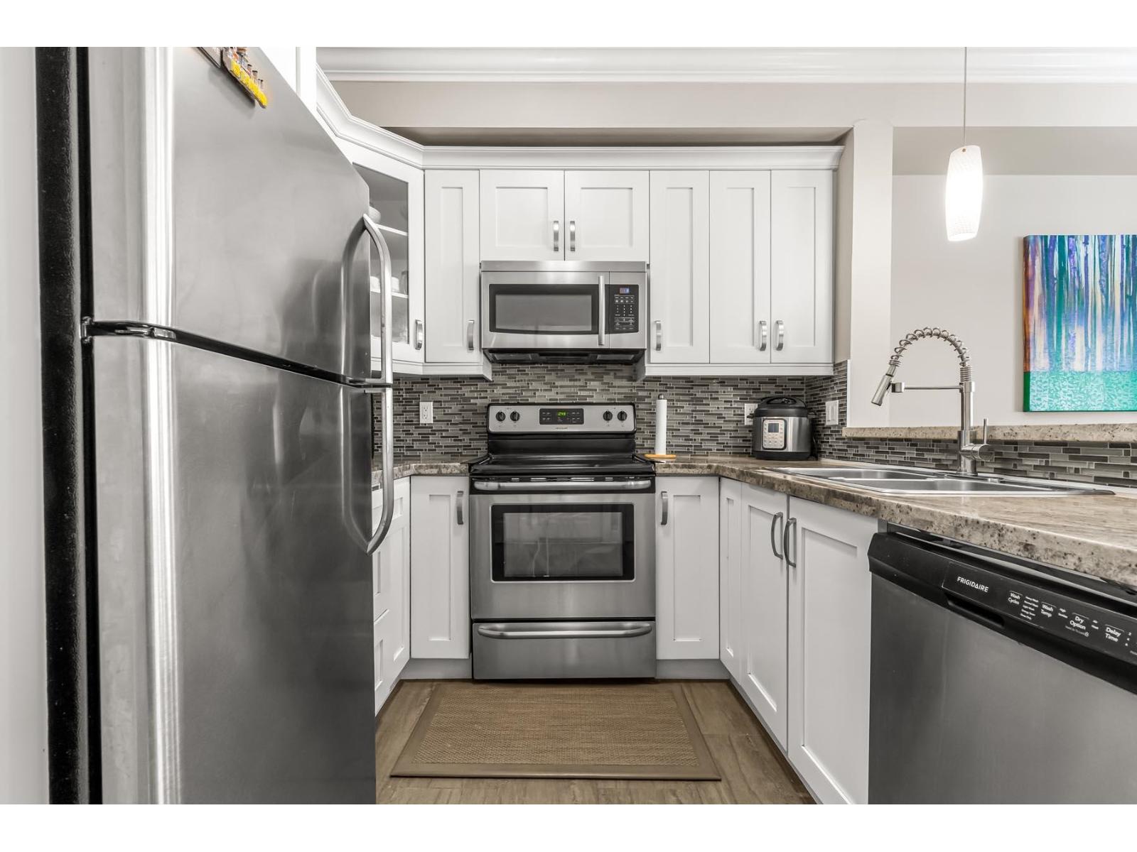 205 13897 FRASER HIGHWAY