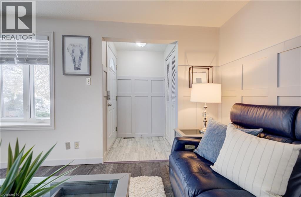 285 SANDOWNE Drive Unit# 1