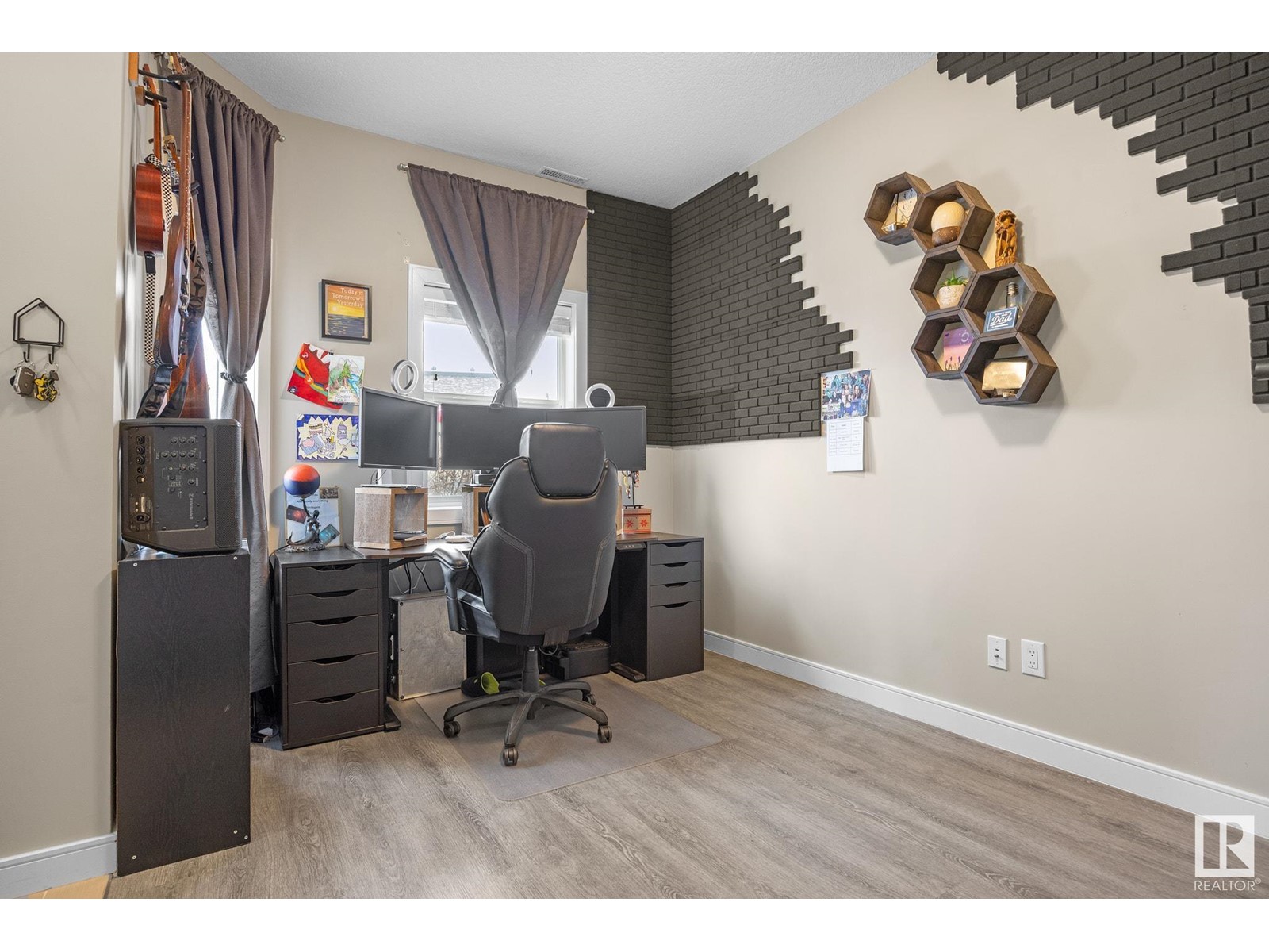 #15 150 EVERITT DR