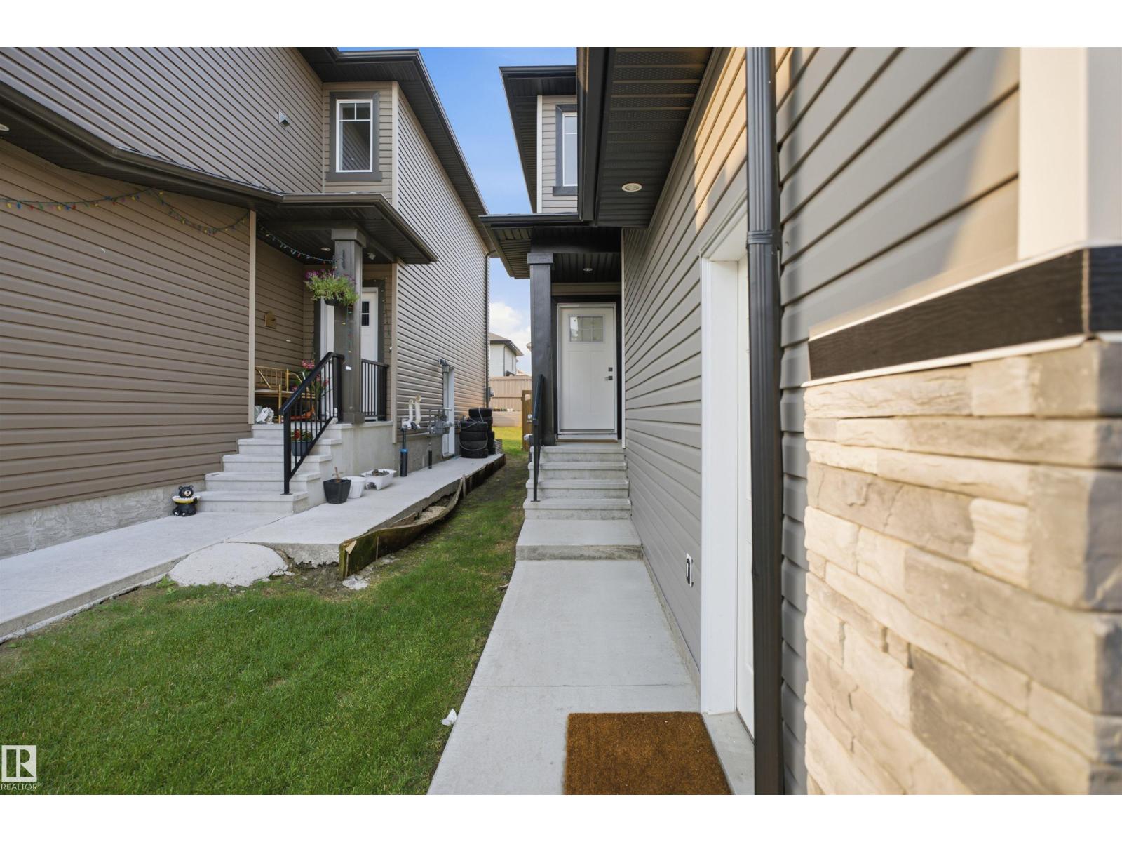 #46 1703 16 AV NW