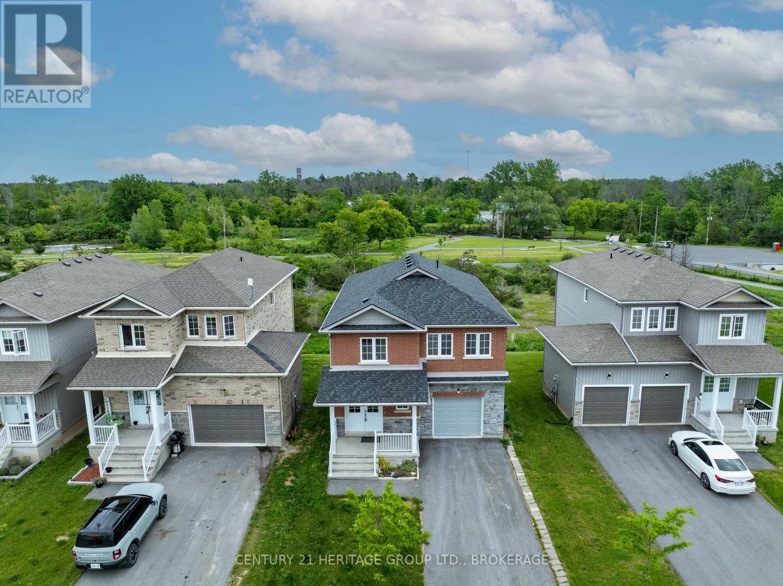 104 BRENNAN CRESCENT