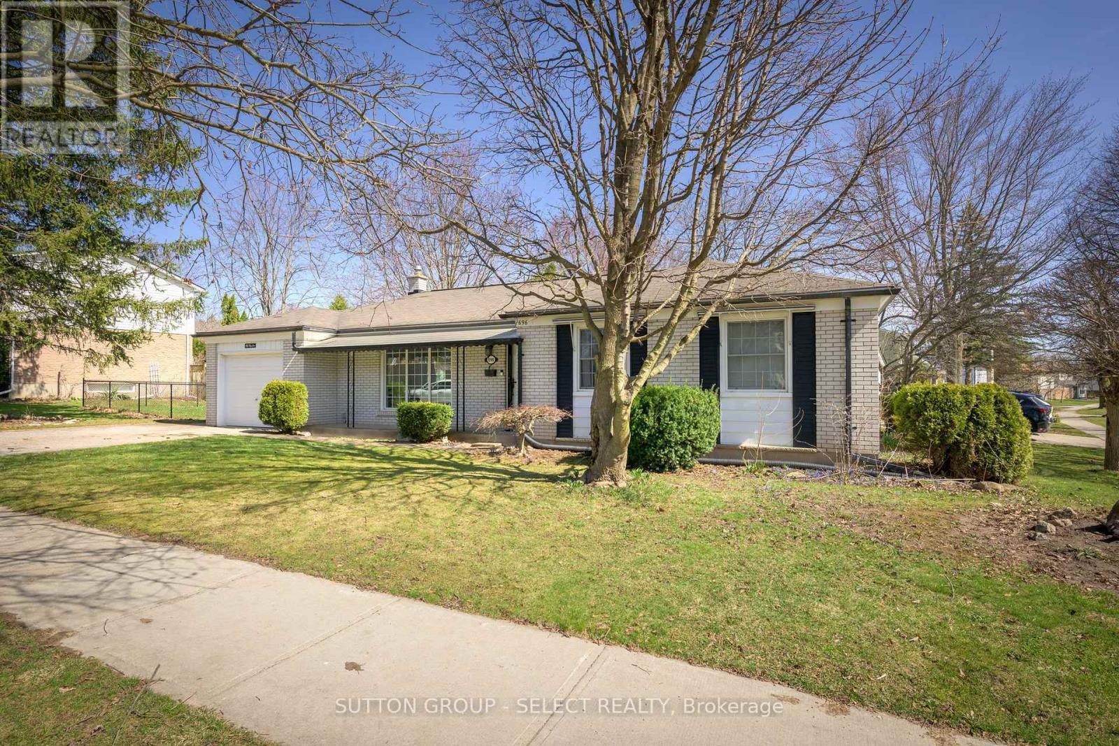 696 VILLAGE GREEN AVENUE