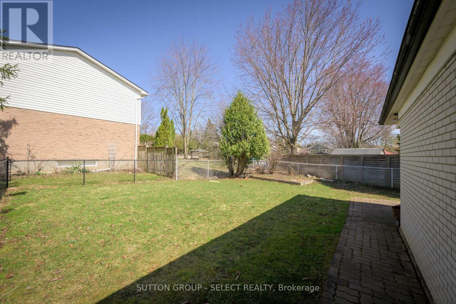 696 VILLAGE GREEN AVENUE