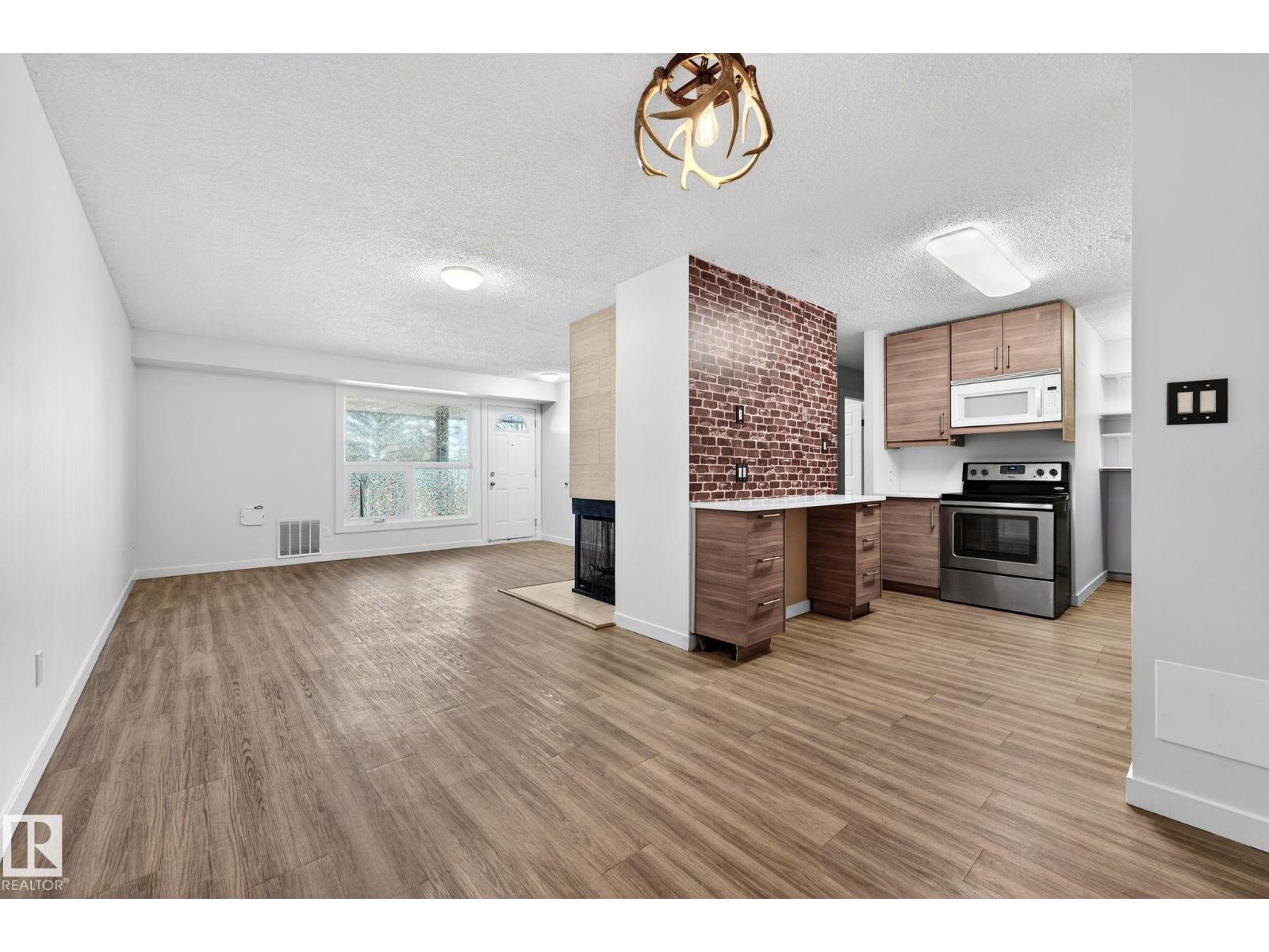 135 SURREY Gardens NW