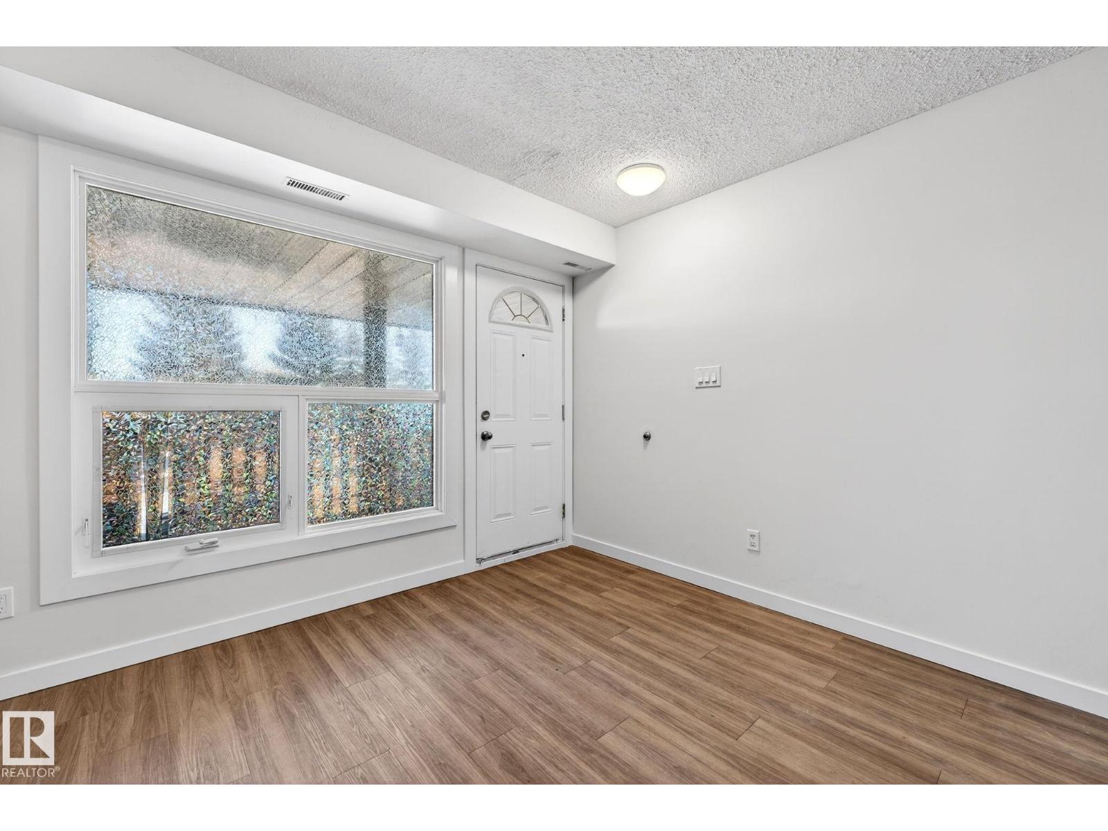 135 SURREY Gardens NW