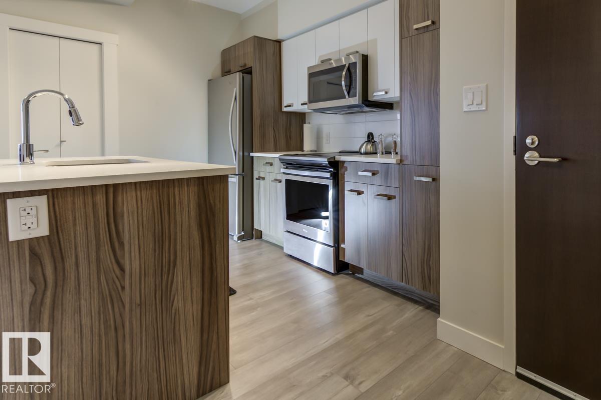 #1707 10410 102 AV NW