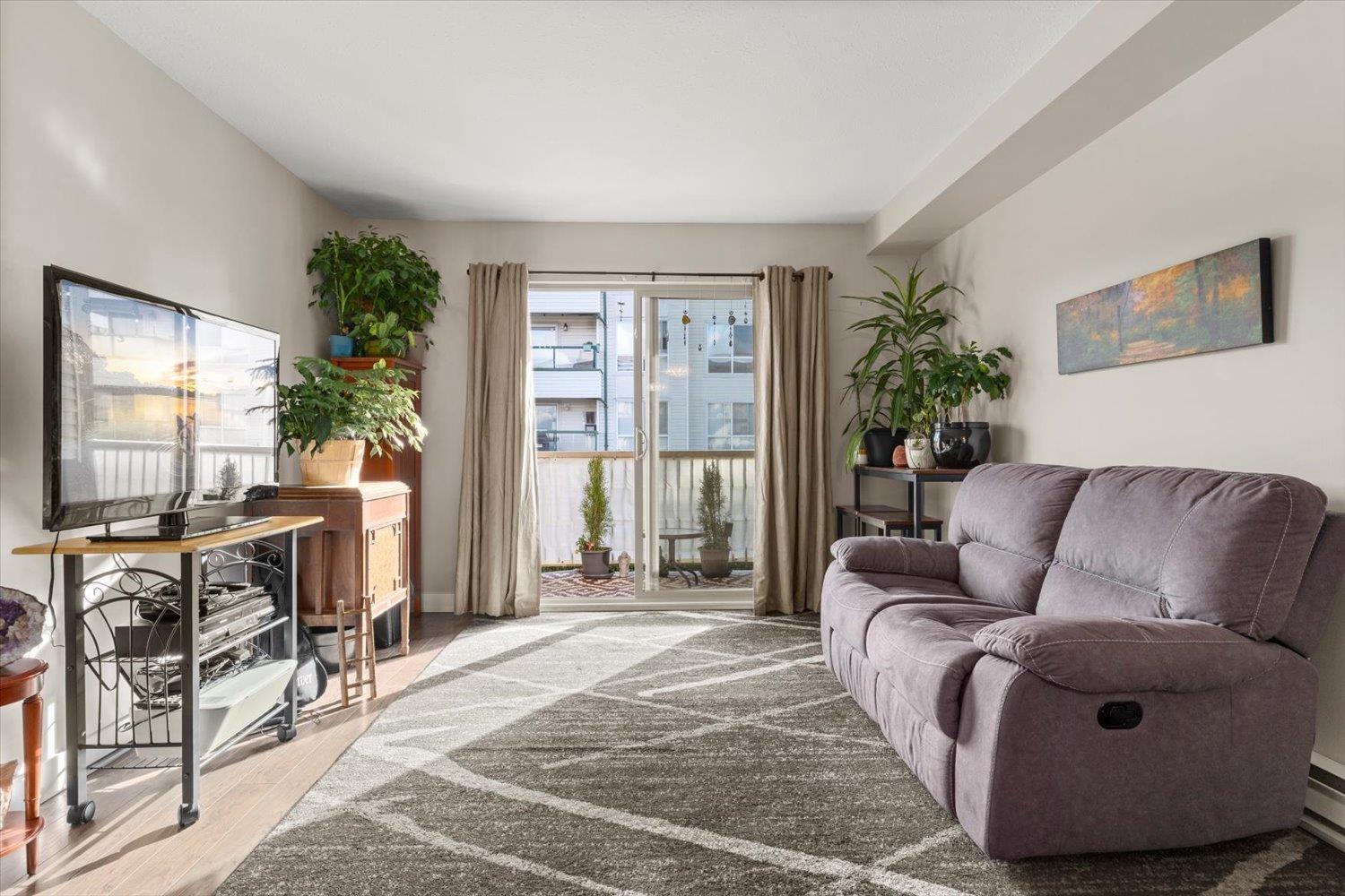 205 7435 SHAW AVENUE|Sardis East Vedder