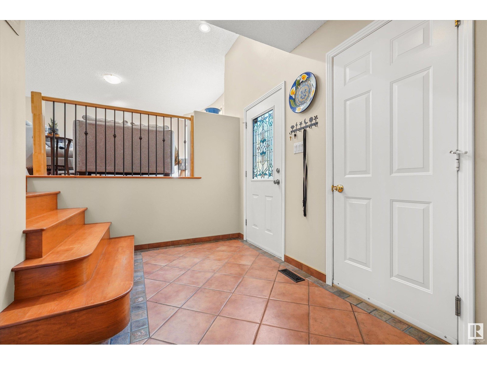 66 MELROSE CR