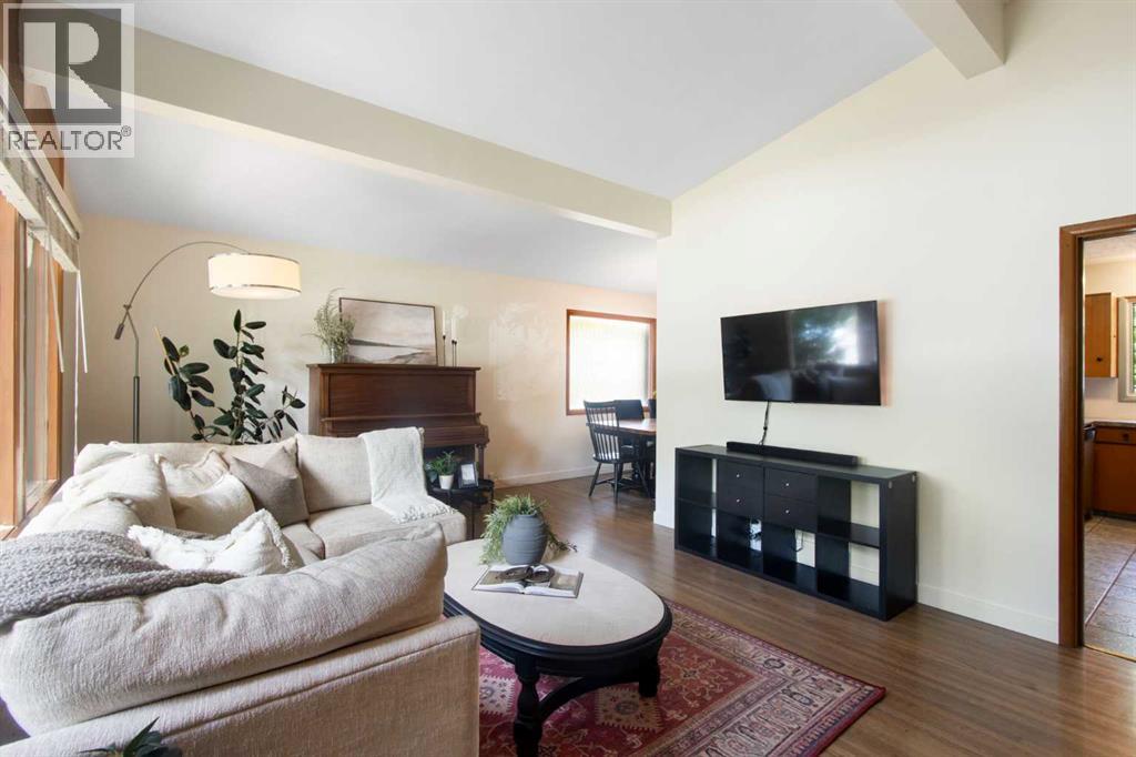 1948 Cottonwood Crescent SE